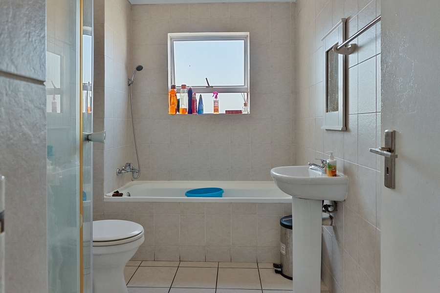 To Let 2 Bedroom Property for Rent in Heritage Park Western Cape